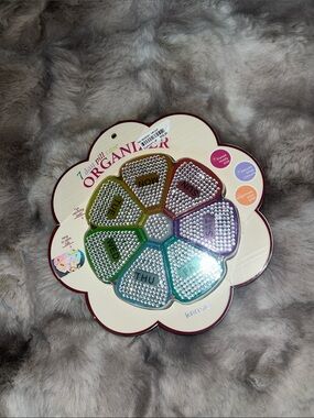 Kensie Jeweled Flower 7-Day Pill Organizer in Rainbow Colors
